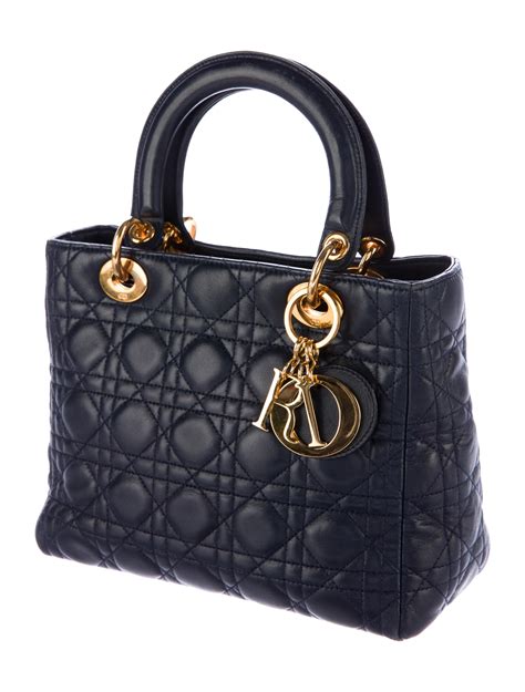info@pairs.lv